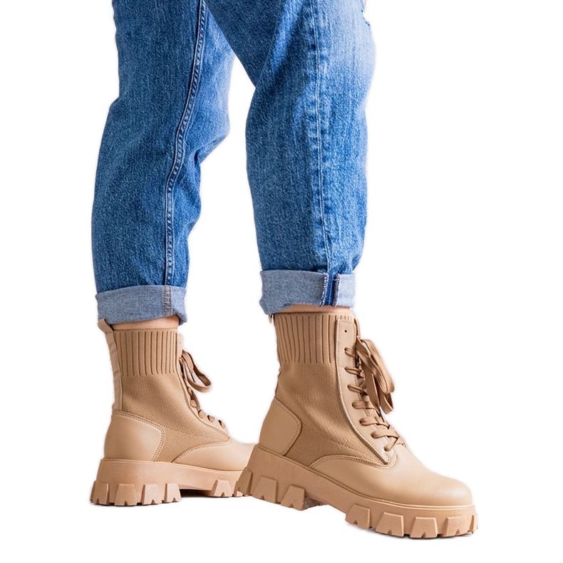 Zogban beige-nilkkurit, joissa joustava päällinen