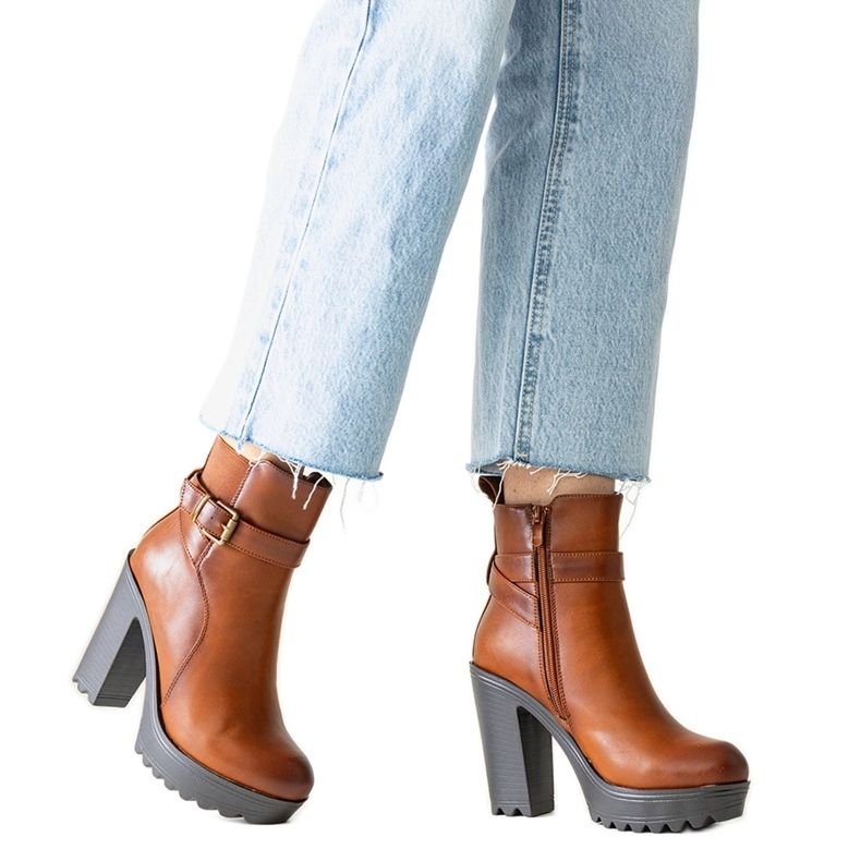 Ruskeat korkeakorkoiset nilkkurit Lubenalta