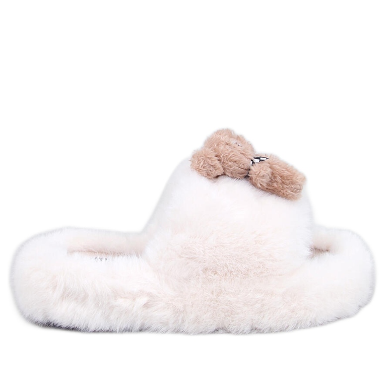 Bando Beige -turkistossut nallekarhulla