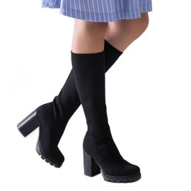 Saria mustat korkeakorkoiset slip-on saappaat