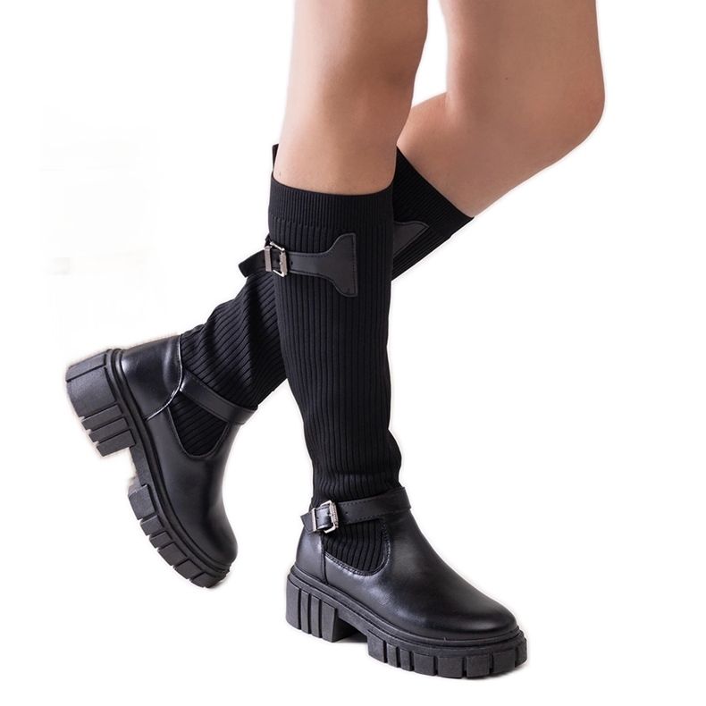 Miste mustat slip-on saappaat joustavalla päällyksellä