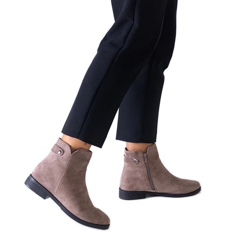 Ruskeat klassiset nilkkurit, jotka on valmistettu Pereia eko-mokkasta