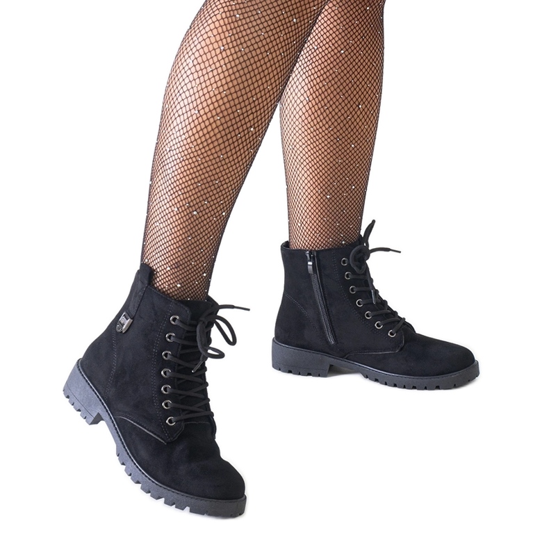 Mustat ekologiset mokkanahkaiset työnilkkurit Madana-alustalla