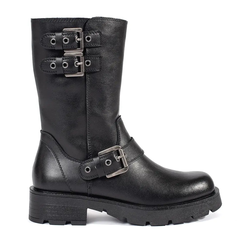 Naisten mustat nahkaiset nilkkurit alustalla koristeltu Sergio Leonen raidoilla