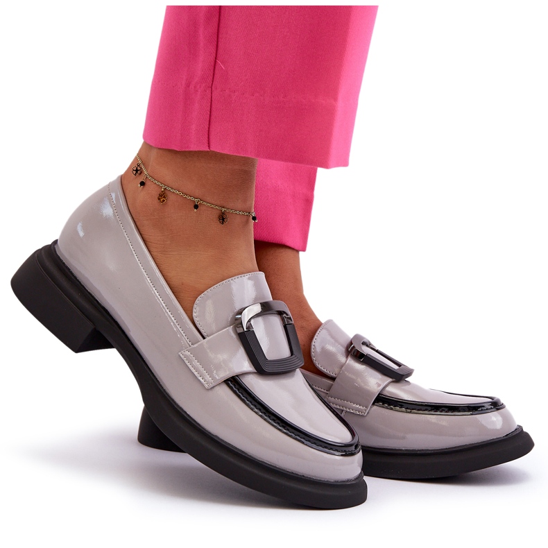 Vinceza naisten kiiltonahkaiset mokasiinit, harmaa