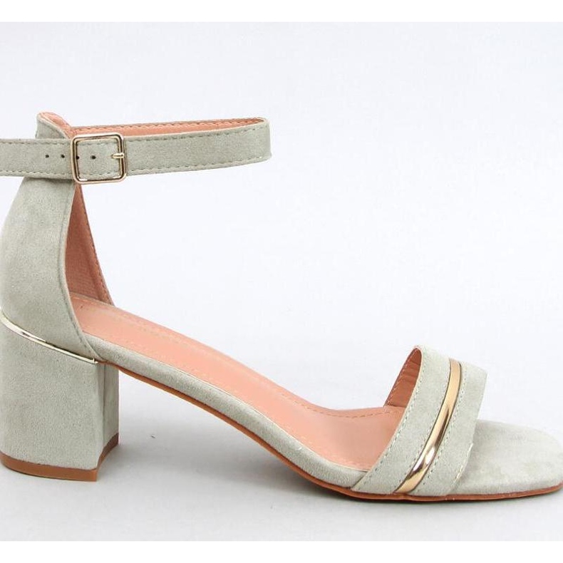 Vihreät matalakorkoiset sandaalit