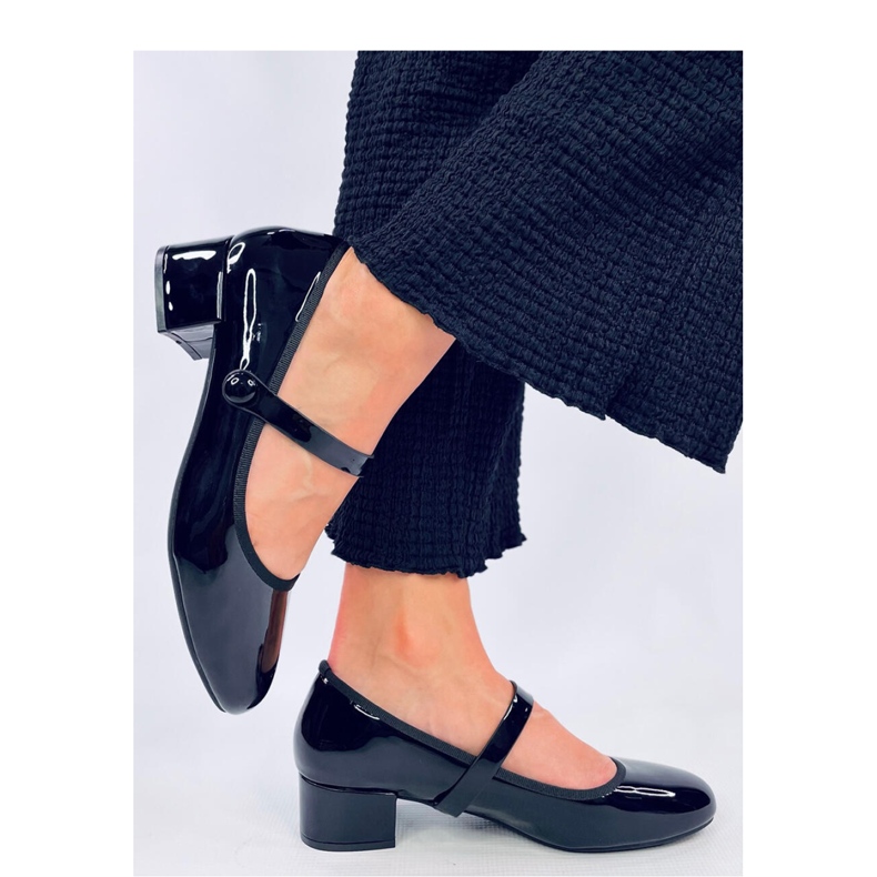 Mustat patentoidut korkeakorkoiset balettihousut