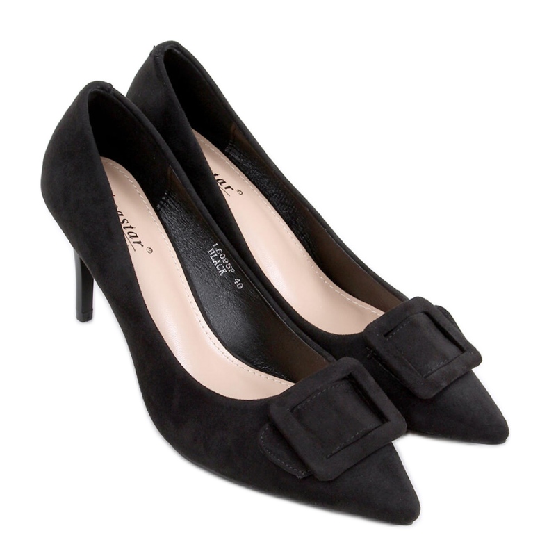 Mustat stiletto-pumput