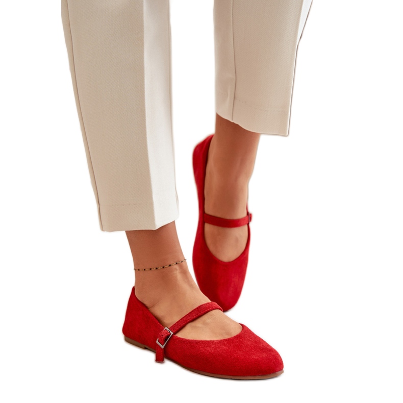 Naisten punaiset balettiasut vyöllä punainen