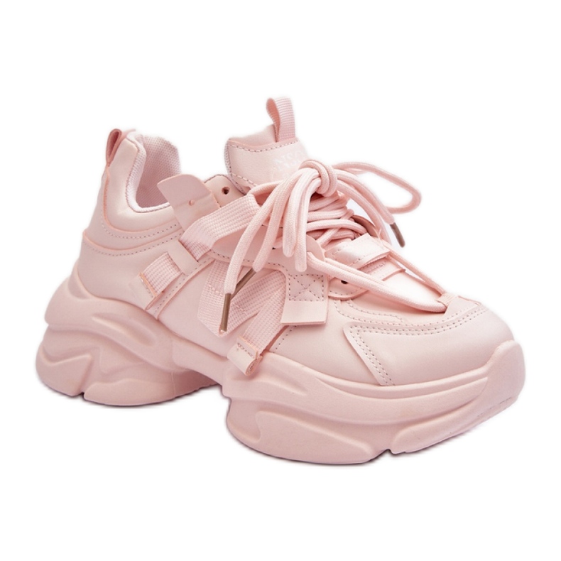 Vaaleanpunaiset urheilukengät massiivisella pohjalla vaaleanpunainen