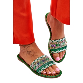 Vihreät koristeelliset varvastossut