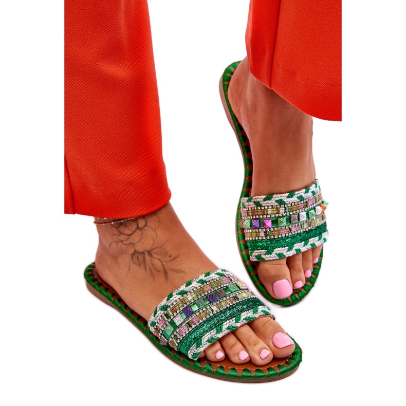 Vihreät koristeelliset varvastossut