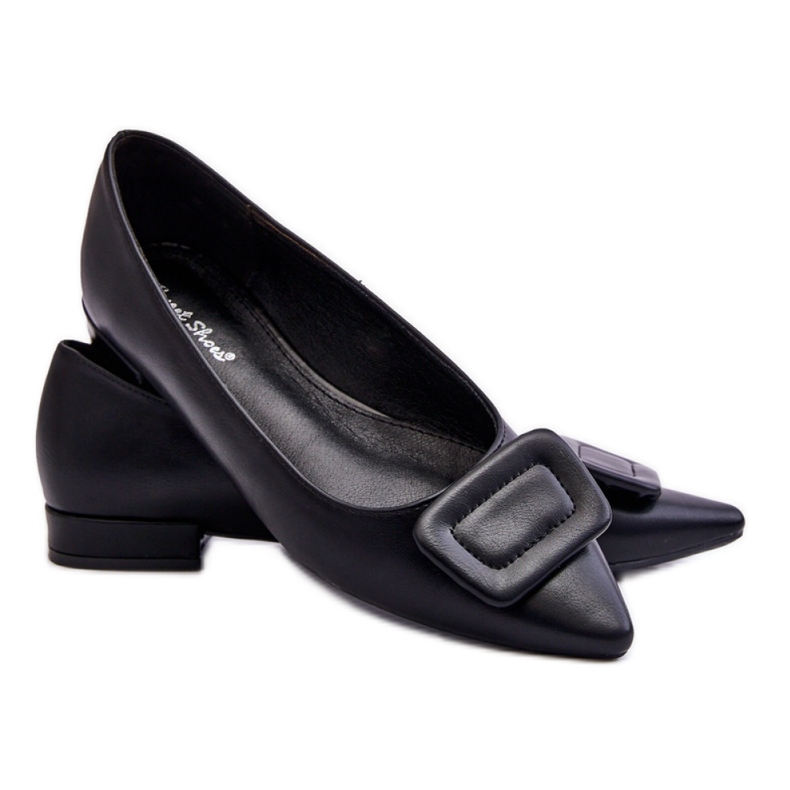 Klassiset balettiasunnot koristeilla musta