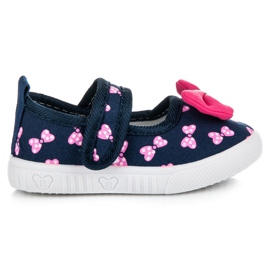 Tennarit, joissa rusetti sininen