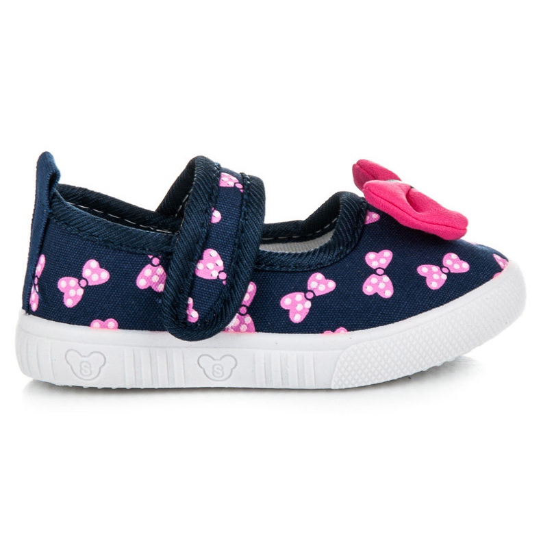 Tennarit, joissa rusetti sininen