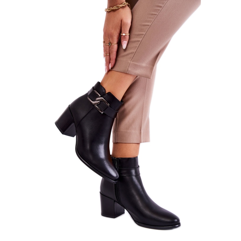 Naisten nilkkurit ekologisesta nahasta. Musta