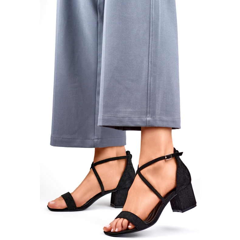 Naisten sandaalit lohkossa 6895B, musta