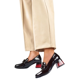 Naisten patenttipumput koristeella GD-FL477-B, musta