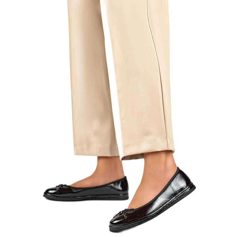 Naisten balerinakengät jousella GD-XR392-B mustaksi lakattu