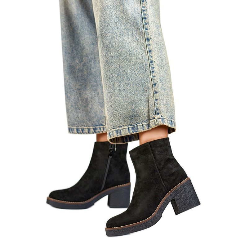 Naisten eristetyt saappaat 9613B musta