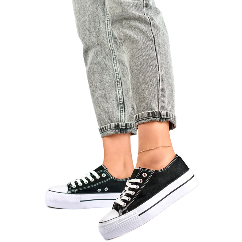 Naisten lenkkarit QY832B musta