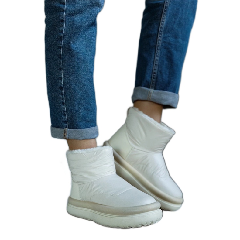 Beiget lämpimät lumisaappaat Cores-alustalla