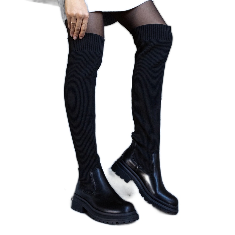 Mustat pitkät saappaat, joissa joustava päällinen Lilca