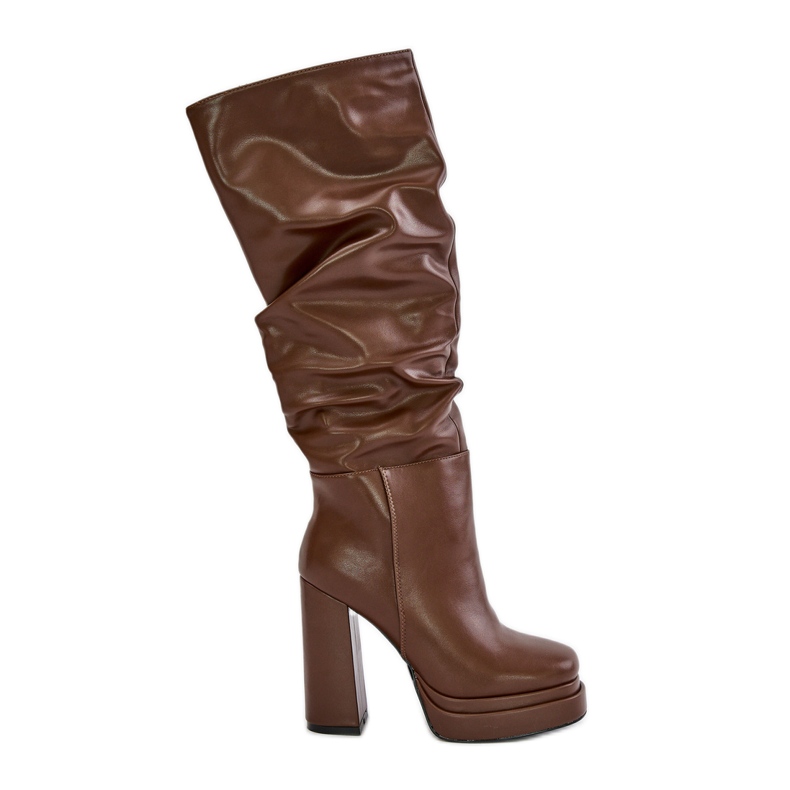 Ruskeat Beridra-eristetyt slip-on-saappaat korkealla korkokengällä ja alustalla, jossa on ruching