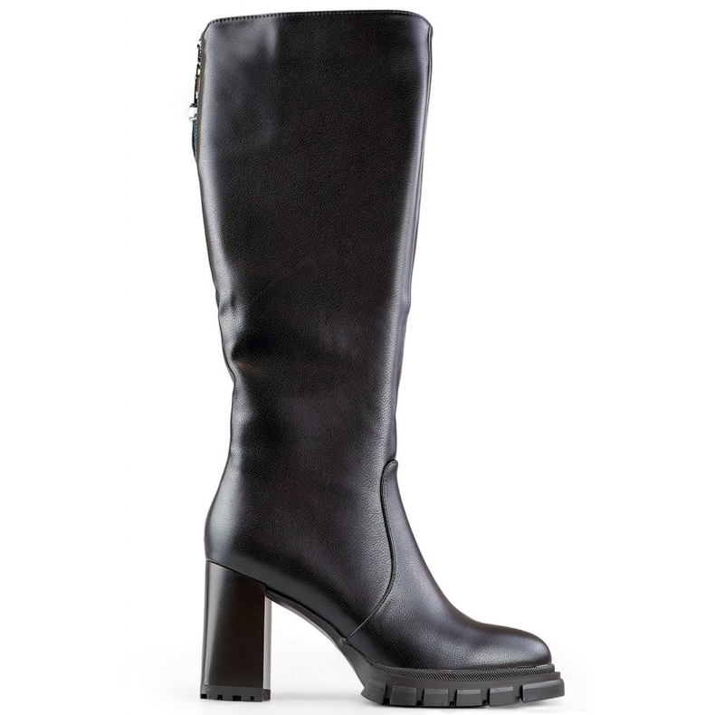 Mustat polvikorkeat korkokengät, eristetyt naisten saappaat kantapäällä, ekonahkaa