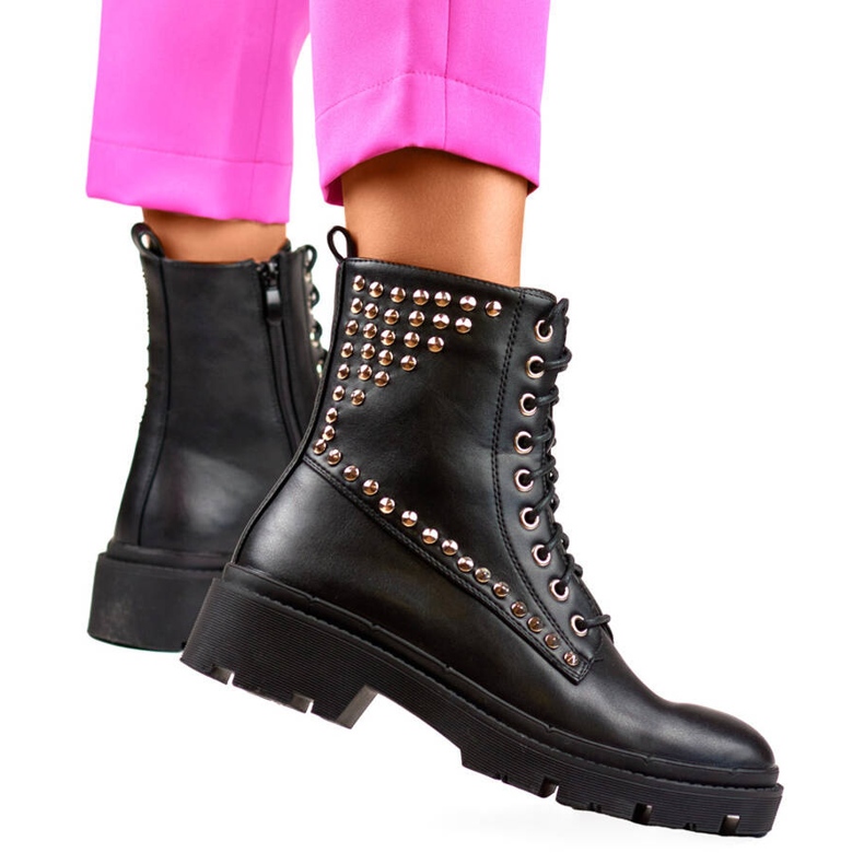 Naisten rocksaappaat niiteillä, musta CH2320B