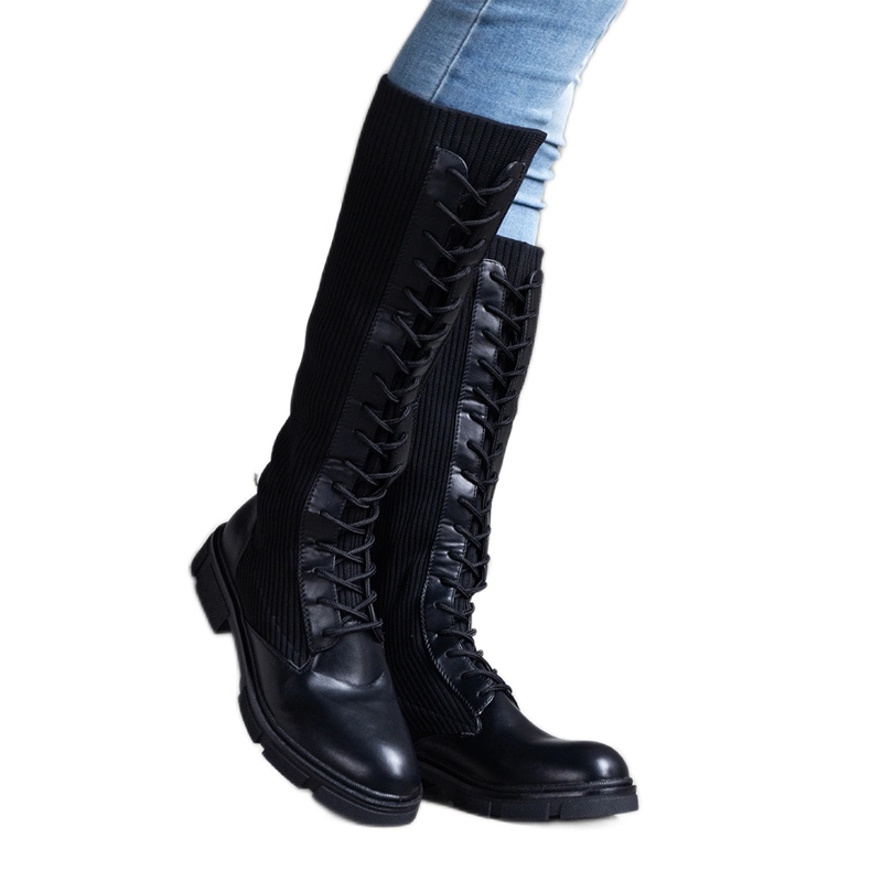 Veradi mustat slip-on saappaat joustavalla päälliköllä