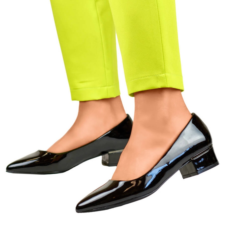 Naisten teräväkärkiset, matalakorkoiset pumput, patentoitu musta, GD-XR106C-B