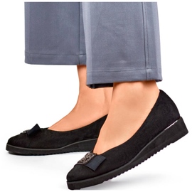 Naisten mokkanahkakengät kiilalla ja koristeella, musta GD-FL766A-B