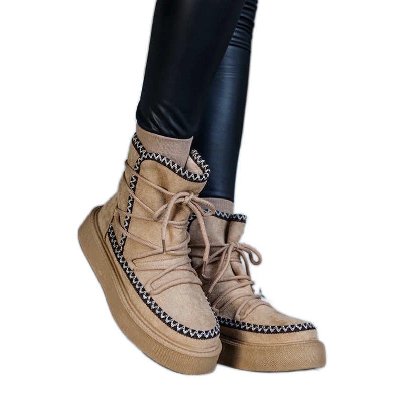 Beiget nauhalliset alustalumisaappaat, joissa on Mckenzie-kirjonta