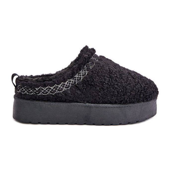 Mustat Mesirran lampaannahkasaappaat, joissa on turkista