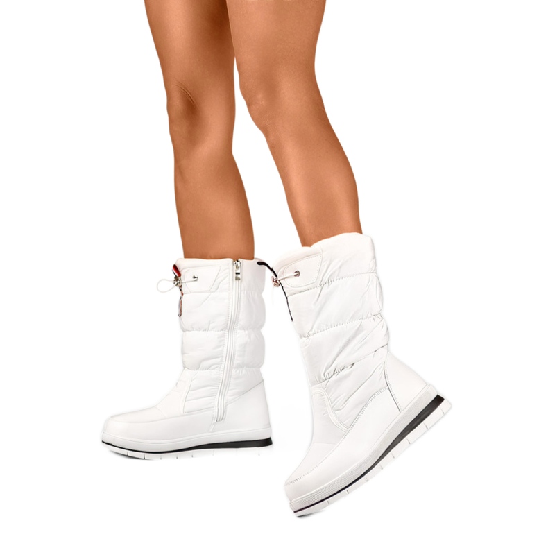 Naisten lumisaappaat, jotka on eristetty Eco-Fur 8302W, valkoinen