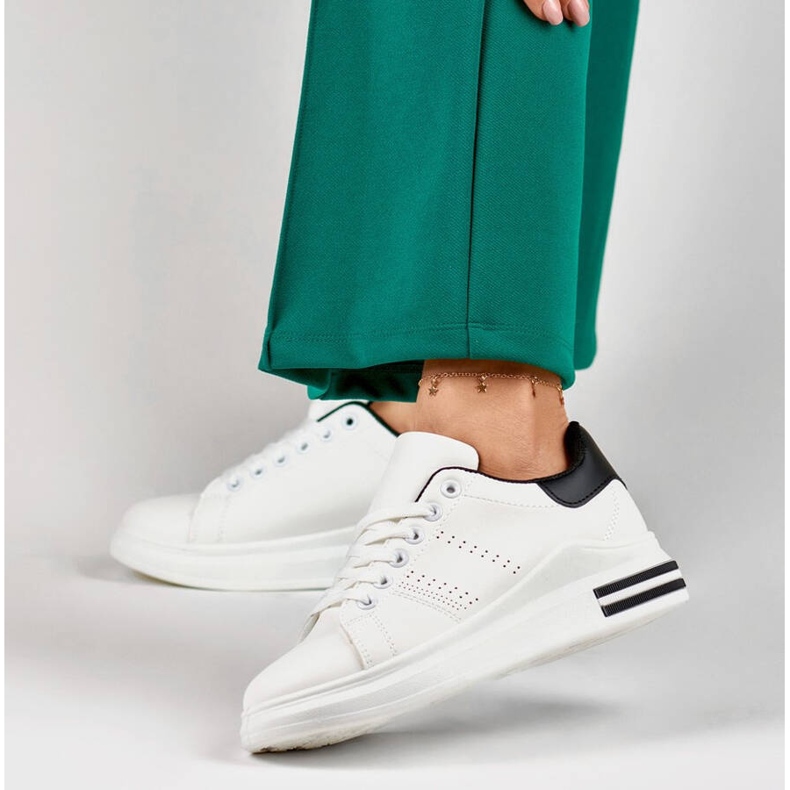 Naisten lenkkarit, valkoiset 85-710W/B valkoinen