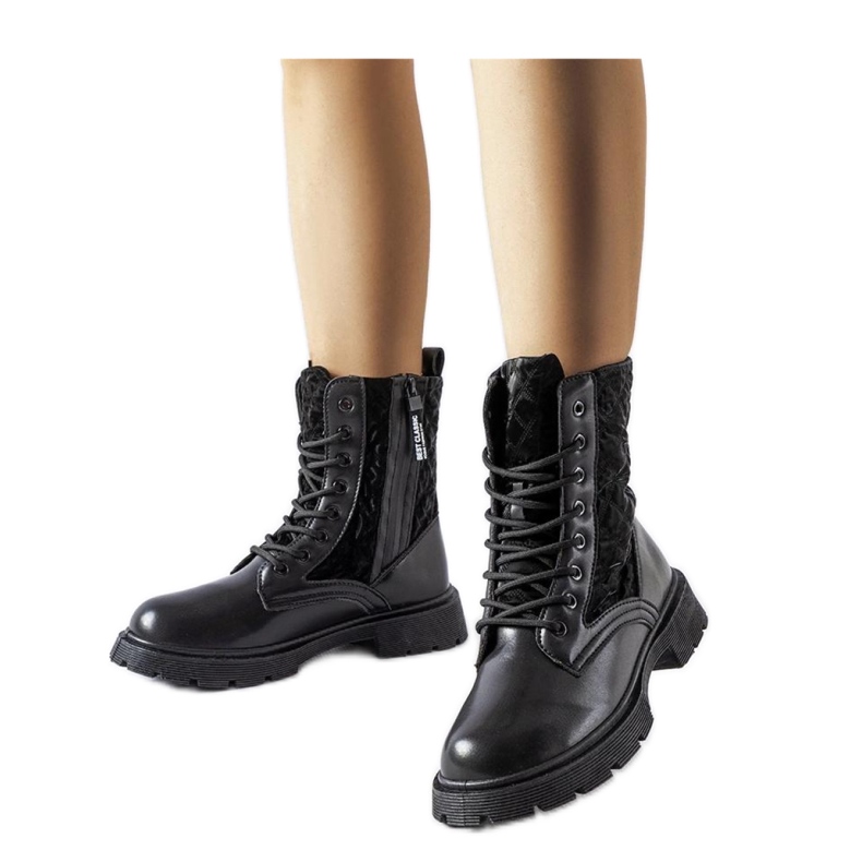 Mustat saappaat, joissa on Jalbert - Solea tikkaus