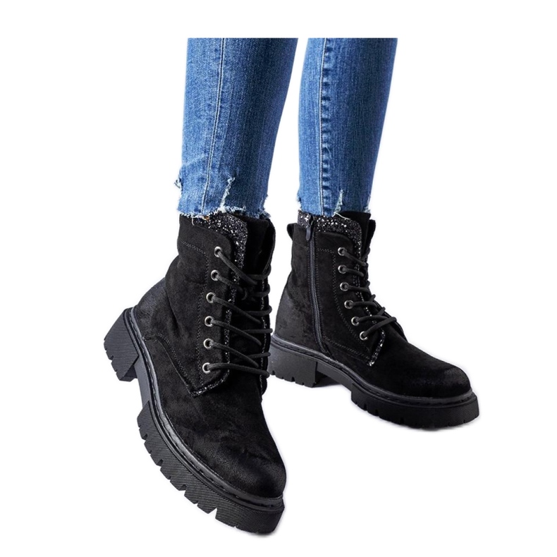 Mustat nilkkurit kiiltävillä Prairie-sisäkkeillä - Solea