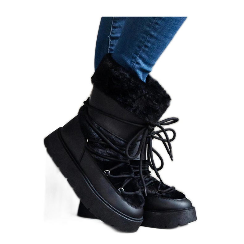 Mustat eristetyt nauhalliset lumisaappaat, joissa on turkki