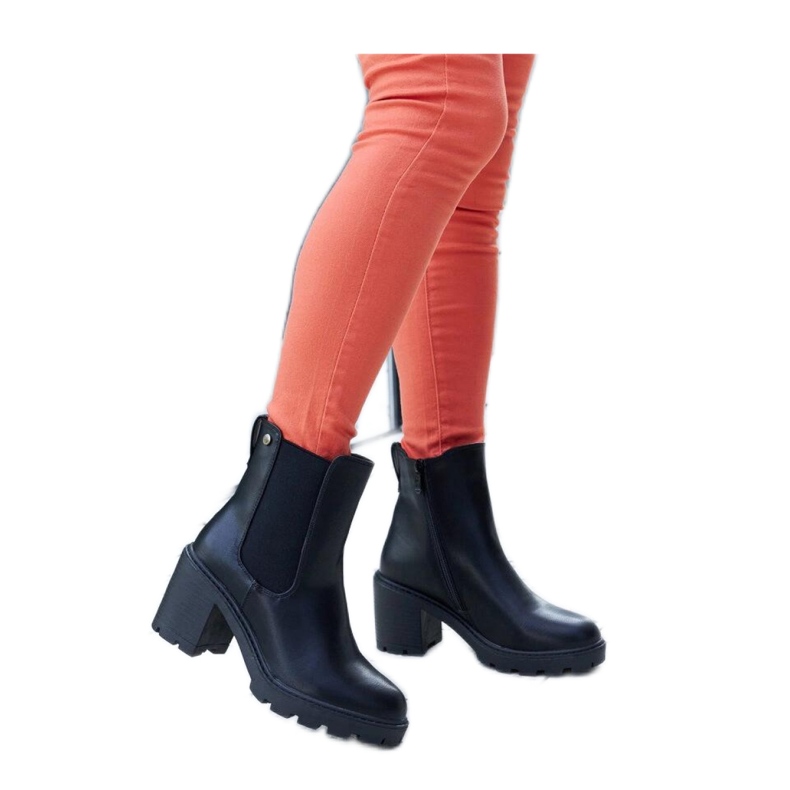 Mustat eristetyt klassiset nilkkurit Caiolta - Solea