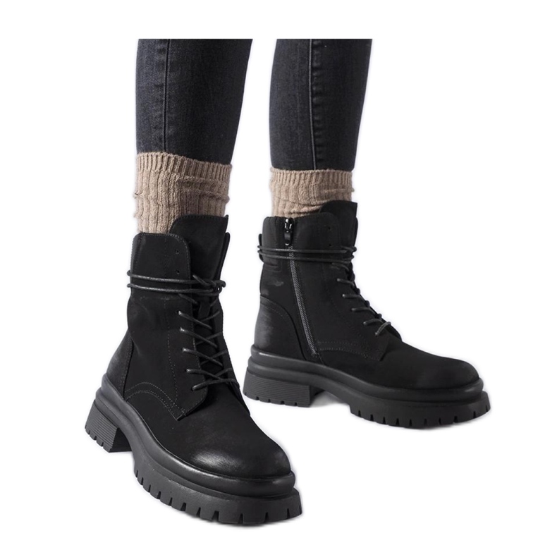 Mustat saappaat kuluneella kärjellä, Vadnais - Solea