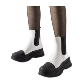 Ermannon valkoiset nilkkurit urheilupohjalla - Solea valkoinen