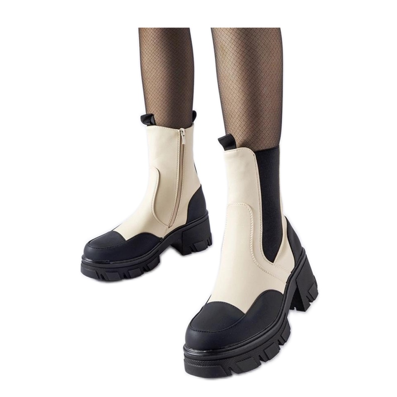 Beiget ja mustat massiiviset nilkkurit Mafaldalta - Solea