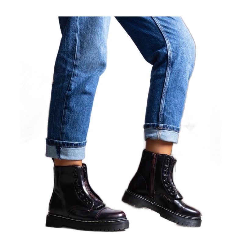 Bordeanpunaiset eristetyt vaelluskengät punainen