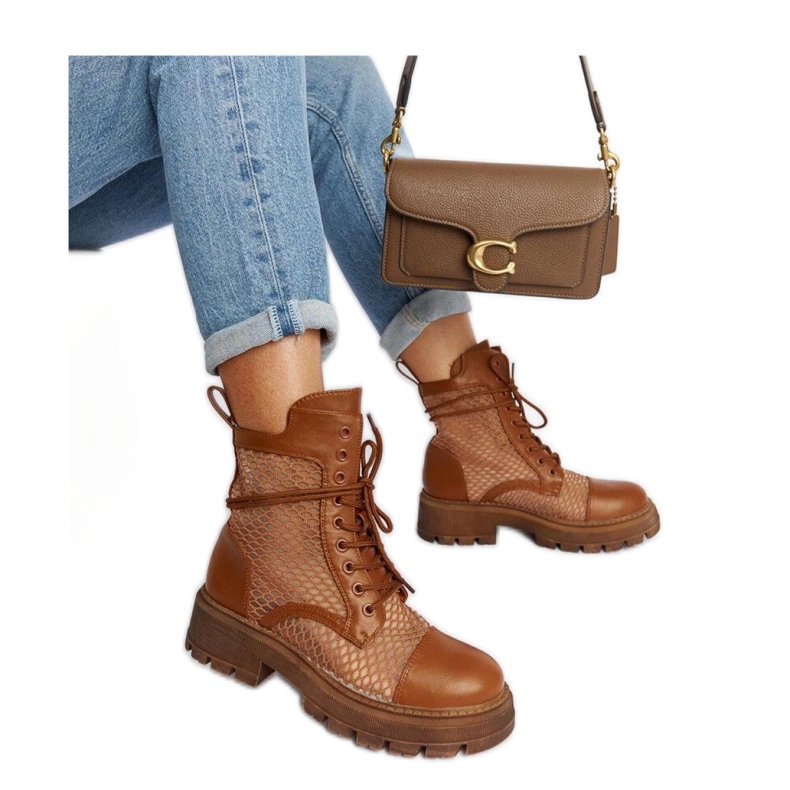 Ruskeat läpinäkyvät saappaat