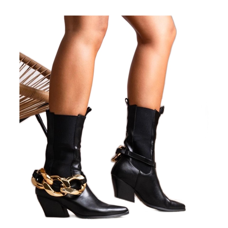 Mustat slip-on cowboysaappaat ketjulla