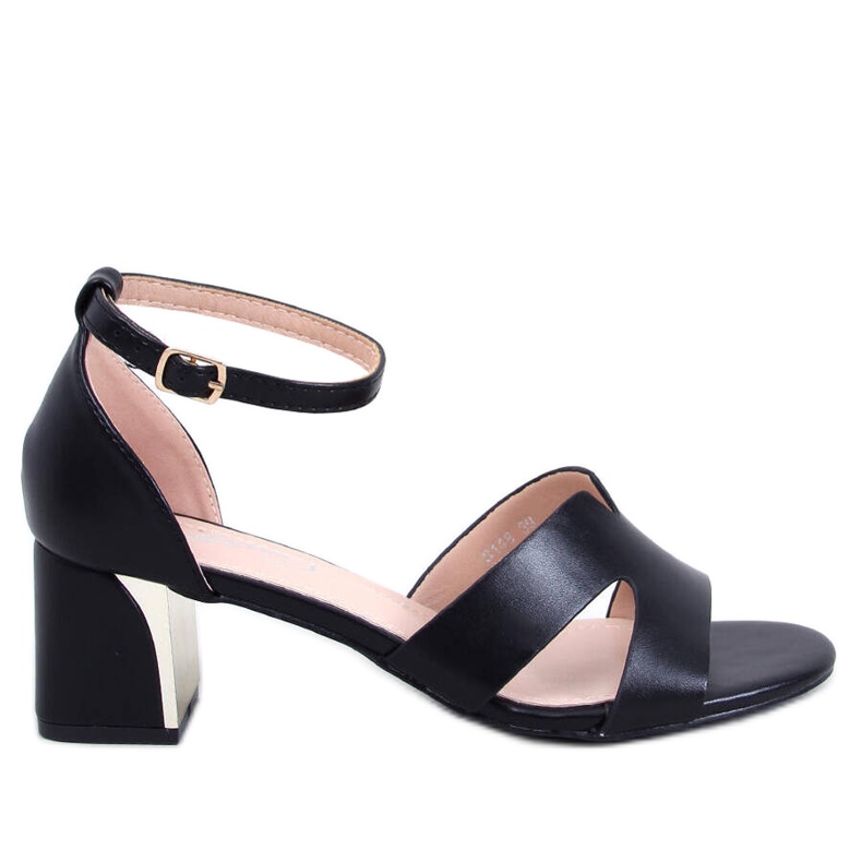 Mustakorkoiset sandaalit