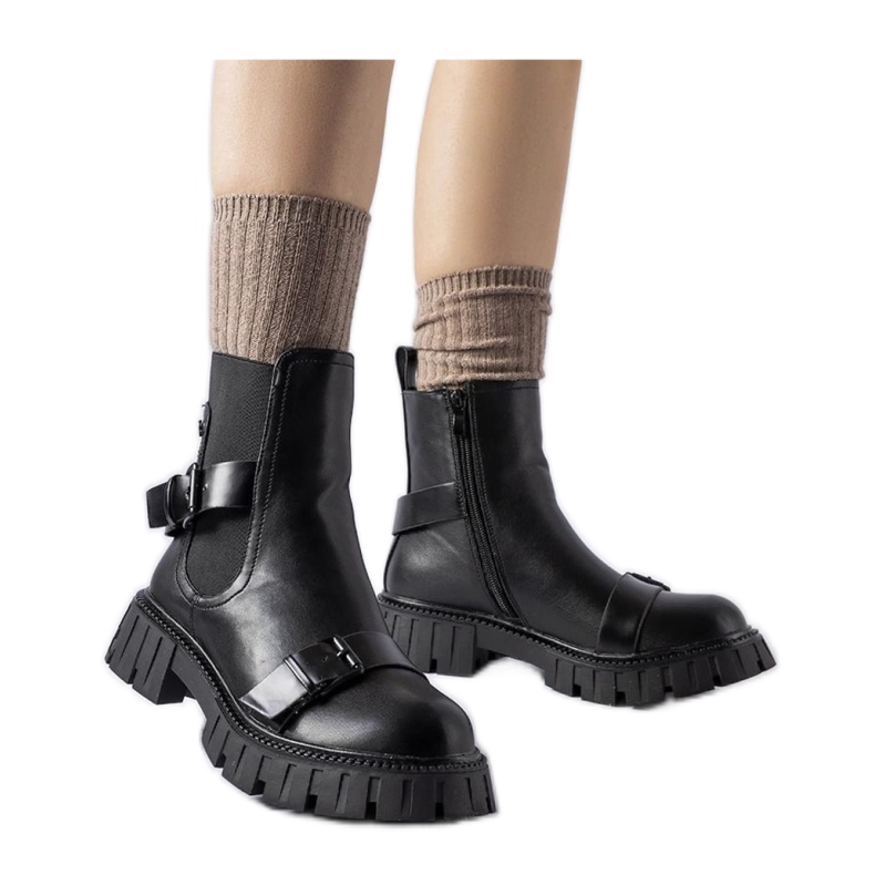 Mustat nilkkurit massiivisella Fontarine-pohjalla - Solea