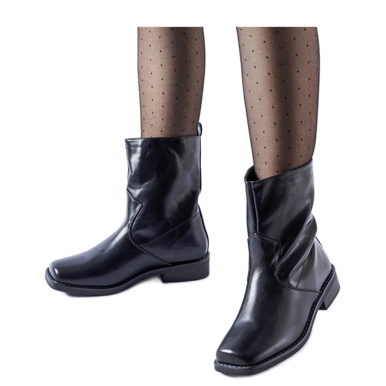 Mustat eristetty suorakaiteen muotoiset saappaat Bel - Solea